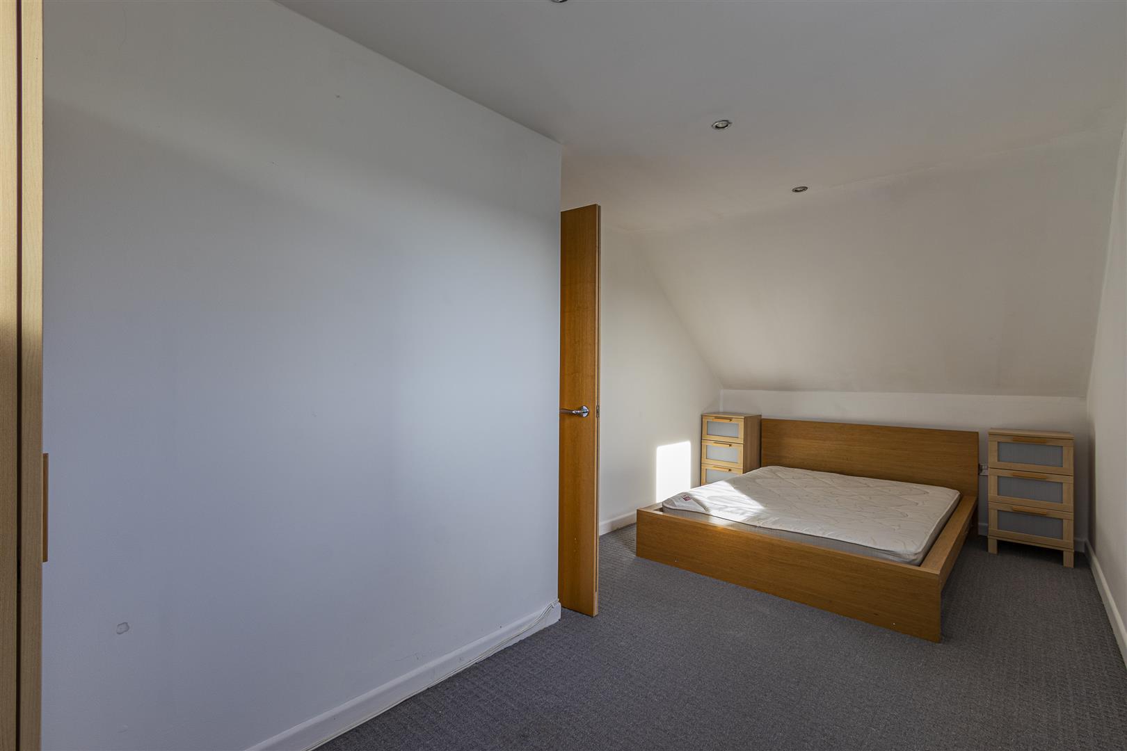 Brook Court, Riverside — photograph 9